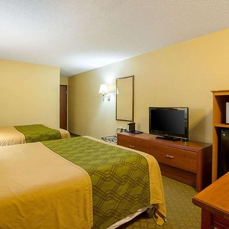Rodeway Inn & Suites Карни Экстерьер фото
