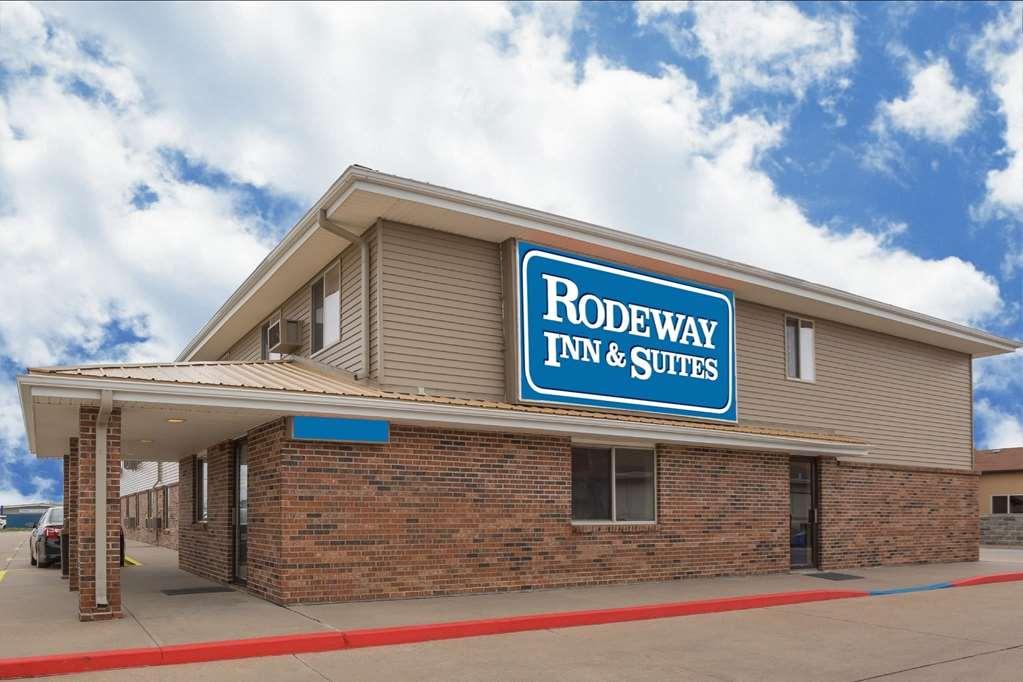 Rodeway Inn & Suites Карни Экстерьер фото
