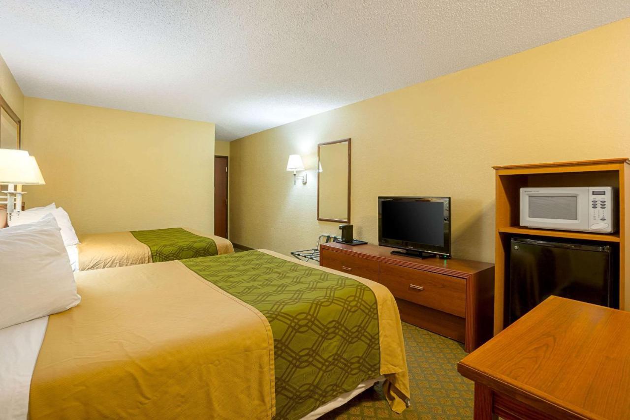 Rodeway Inn & Suites Карни Экстерьер фото