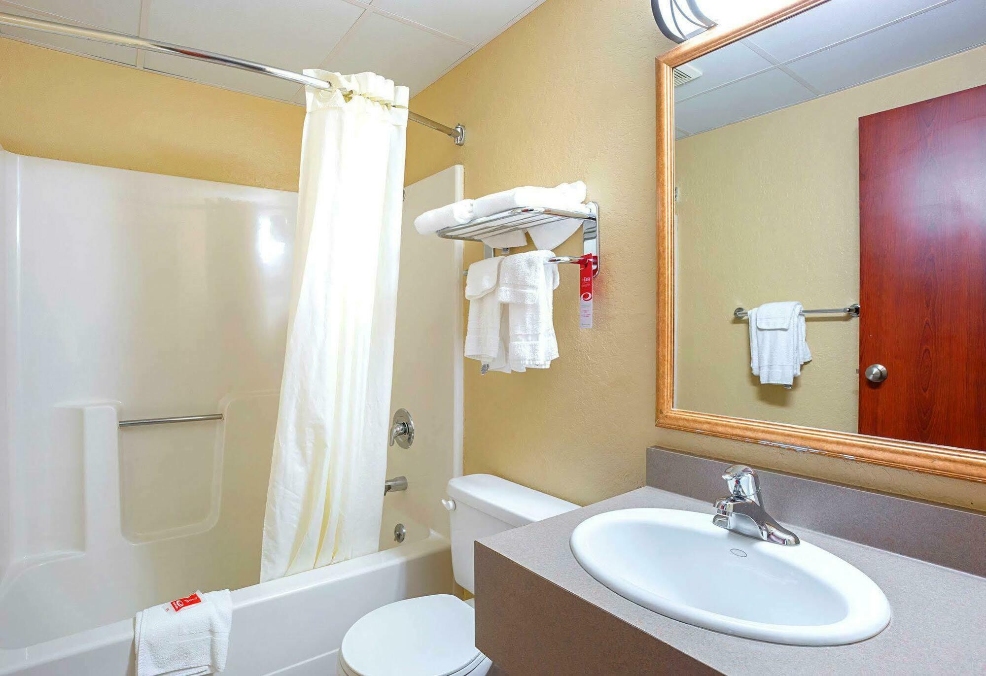 Rodeway Inn & Suites Карни Экстерьер фото