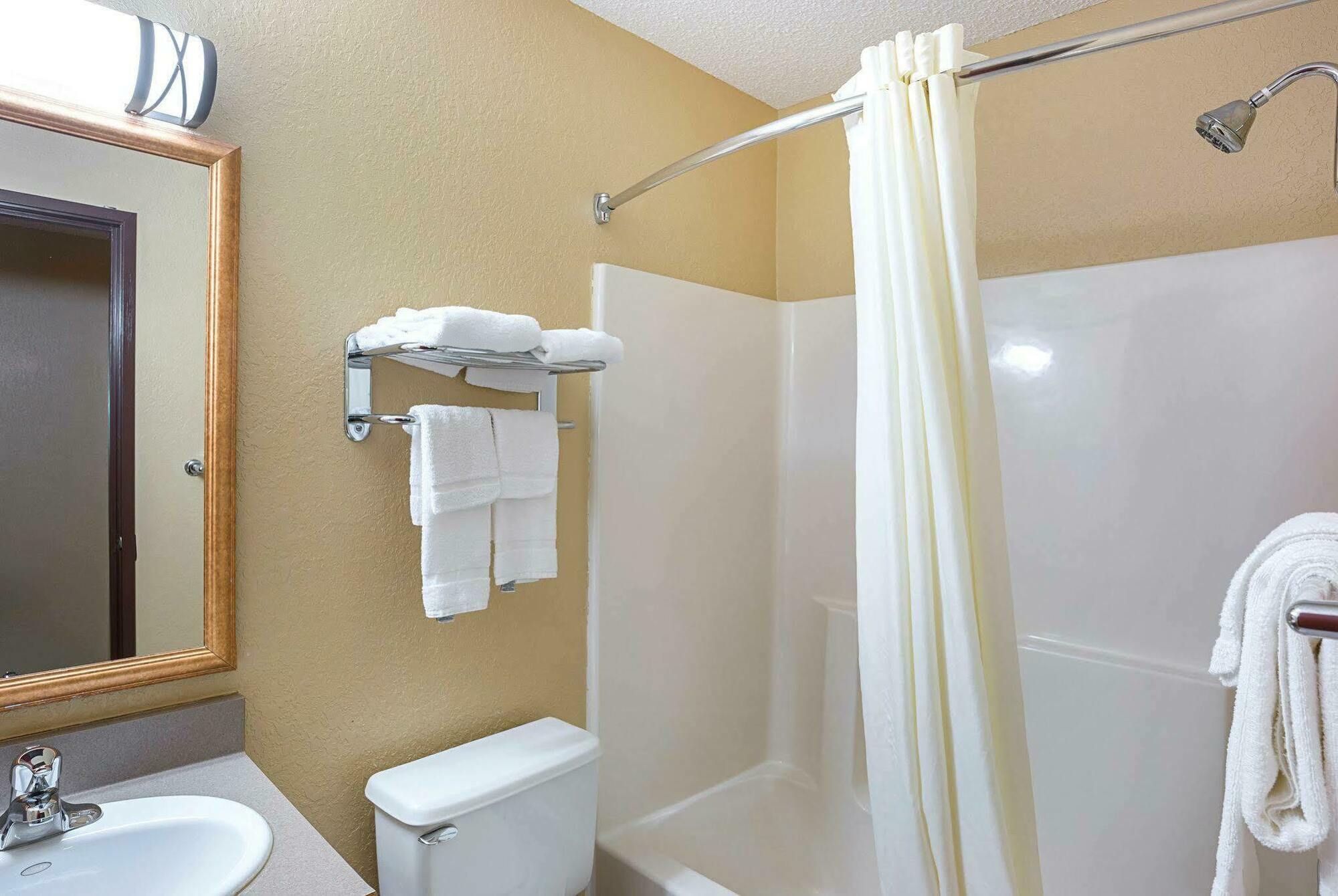 Rodeway Inn & Suites Карни Экстерьер фото